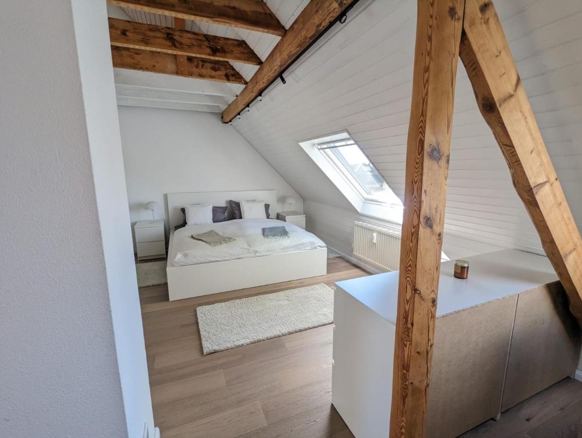 Helles Dachgeschoss-Appartement Κρέφελντ Εξωτερικό φωτογραφία